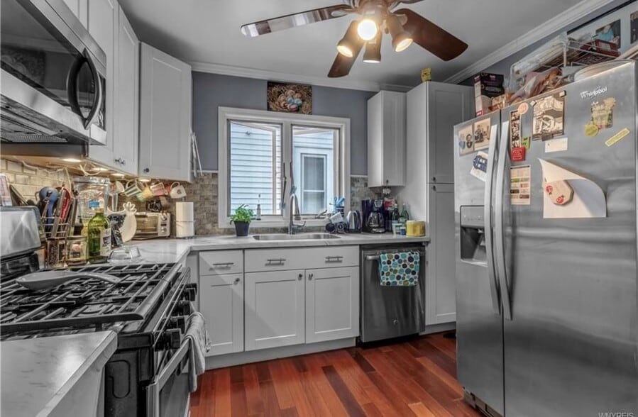 Kitchen - 558 Linden Ave