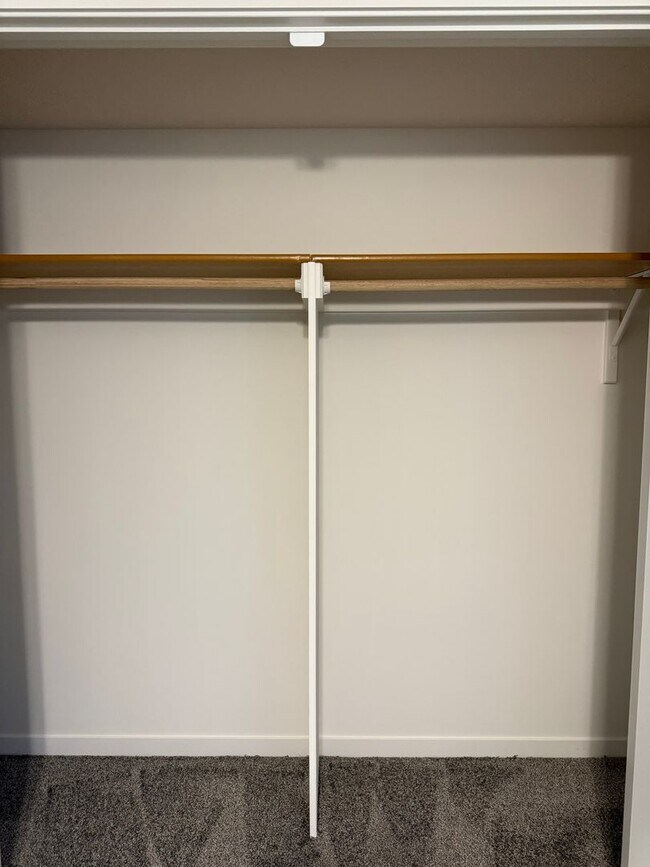 Building Photo - 3 bed/3bath ranch townhome in North Lincoln