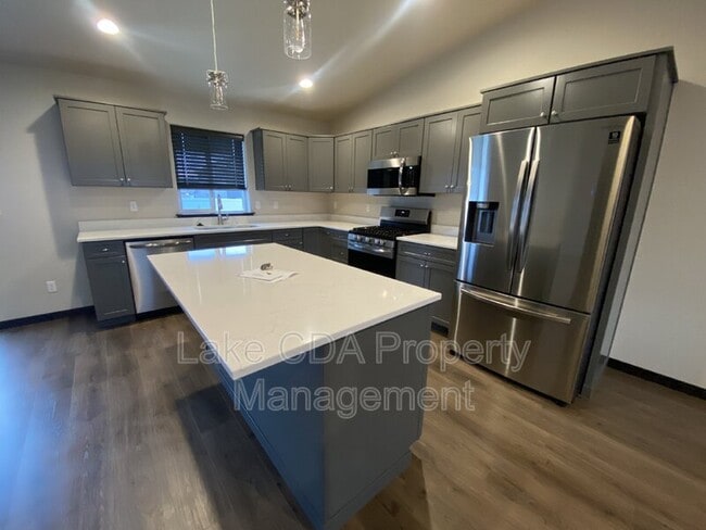 Building Photo - 12397 N Cavanaugh Dr