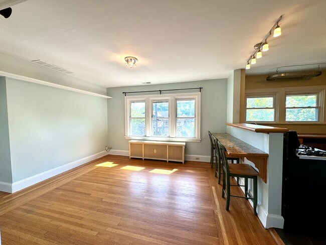 Building Photo - 505-507 W McMillan