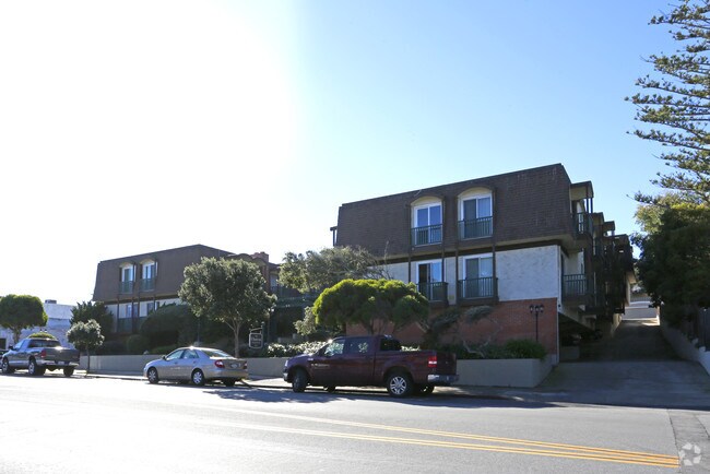 Building Photo - The Chateau Apartments