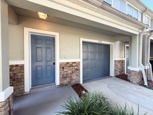 Primary Photo - Beautiful 2-Bedroom Townhome with Loft and...