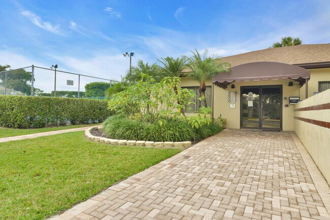 Building Photo - 6649 Somerset Dr