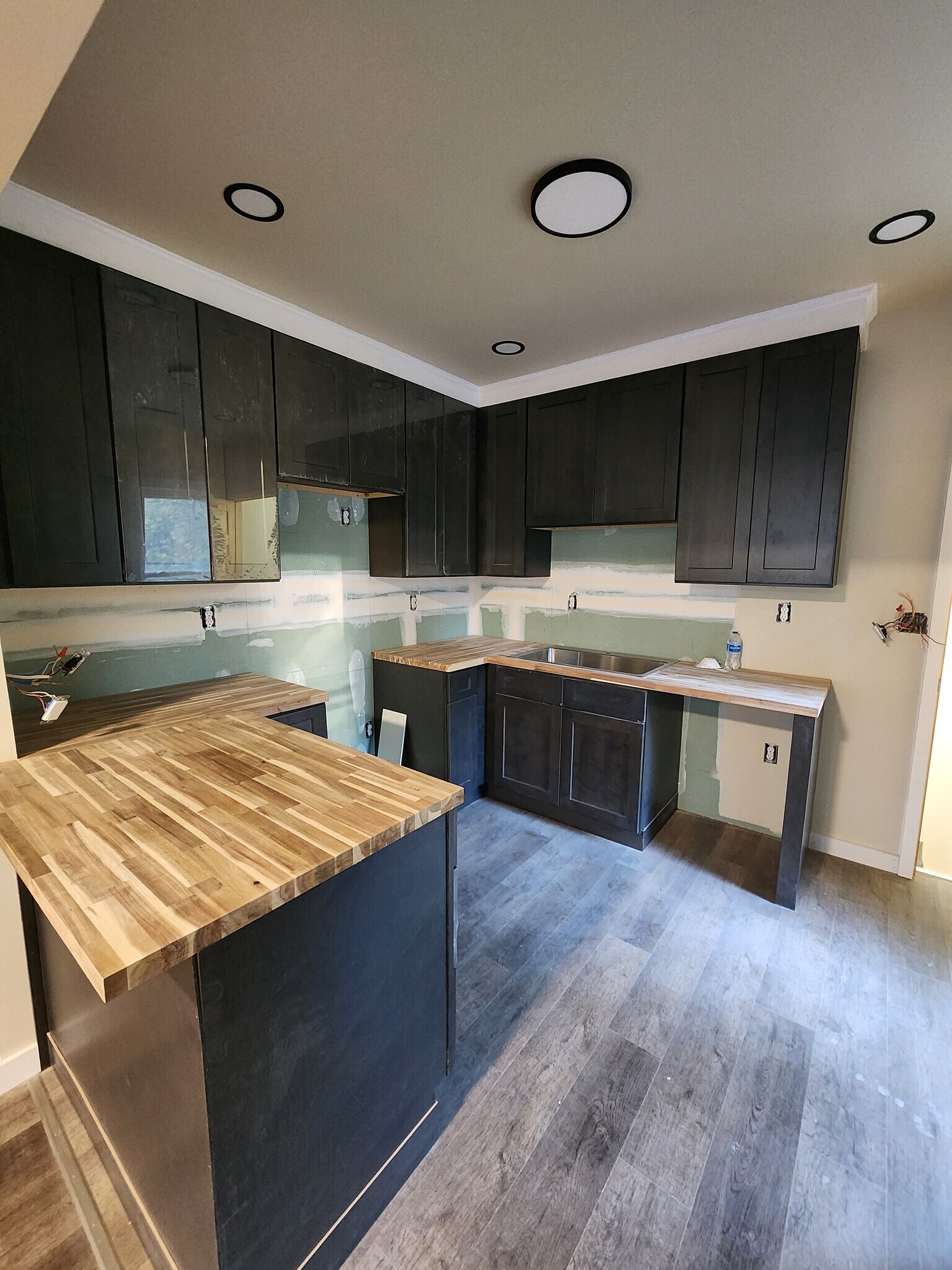 Kitchen - 331 W Colvin St