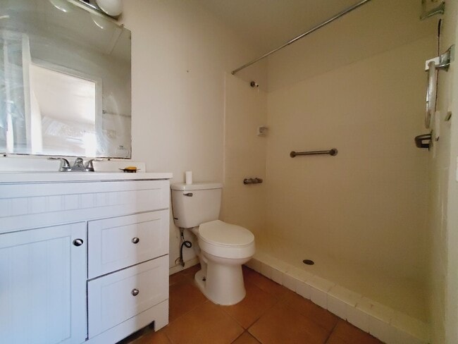 Building Photo - Great Duplex located at Manhattan Heights