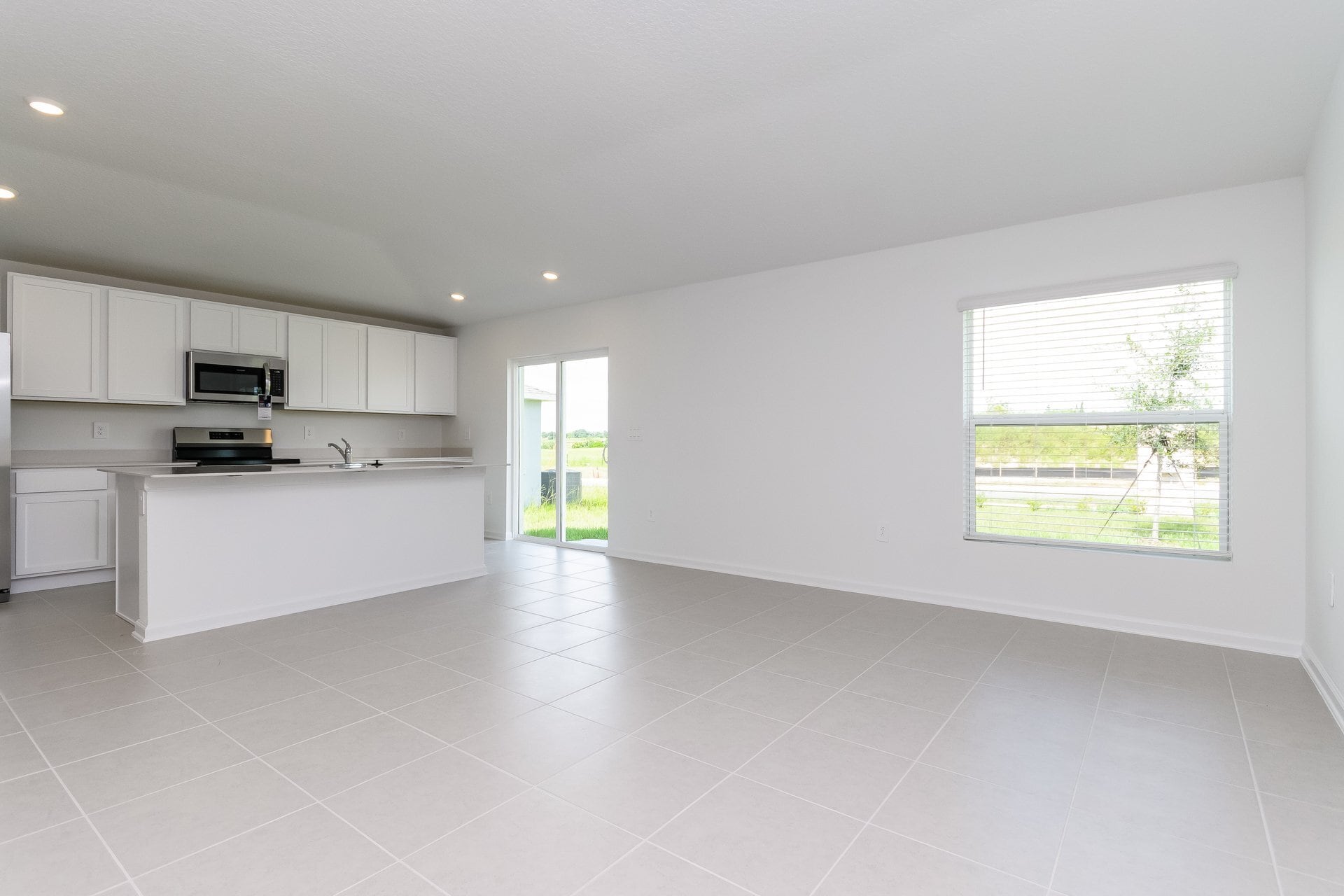 Building Photo - 2442 McKinley Dr