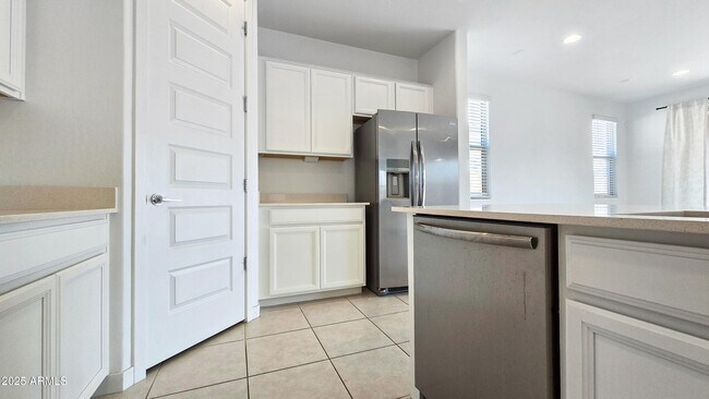 Building Photo - 2563 W Hidalgo Ave