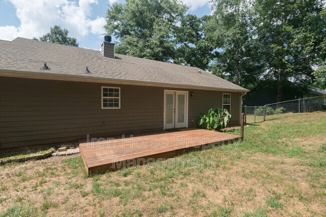 Building Photo - 155 Whispering Springs