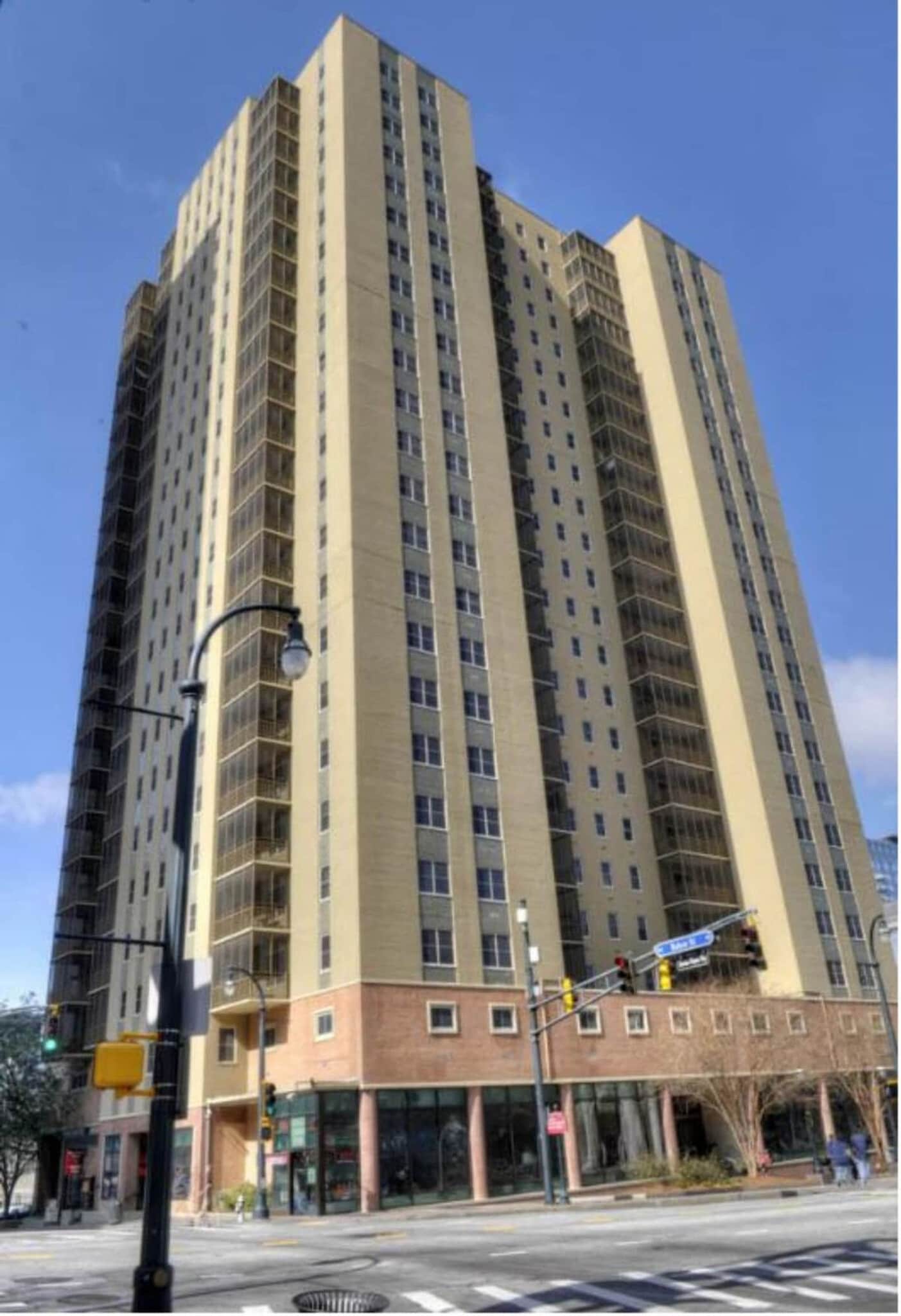 Building Photo - 300 W Peachtree St NW