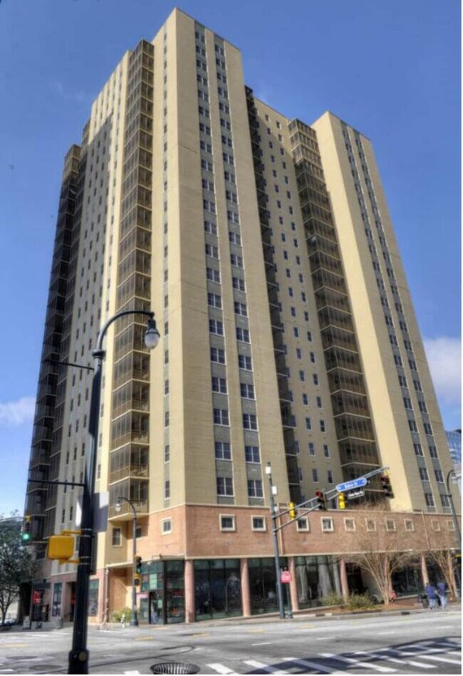 Building Photo - 300 W Peachtree St NW