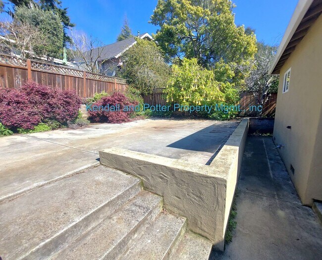 Building Photo - Delightful 3bed/2.5bath home in Rio Del Mar