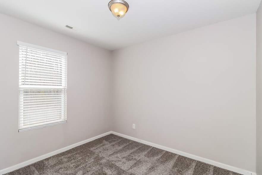 Building Photo - 7413 Hidden Creek Dr