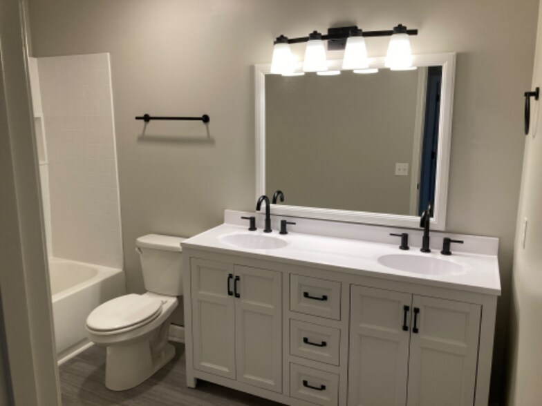Building Photo - 610 Oak Pointe Ct