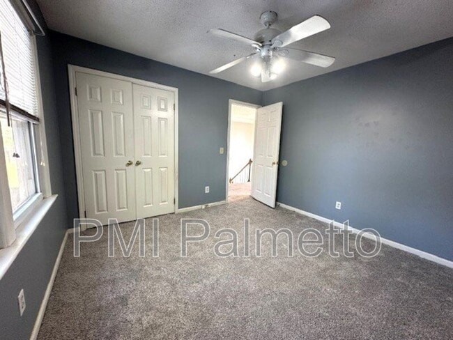 Building Photo - 105 Larkspur Ct