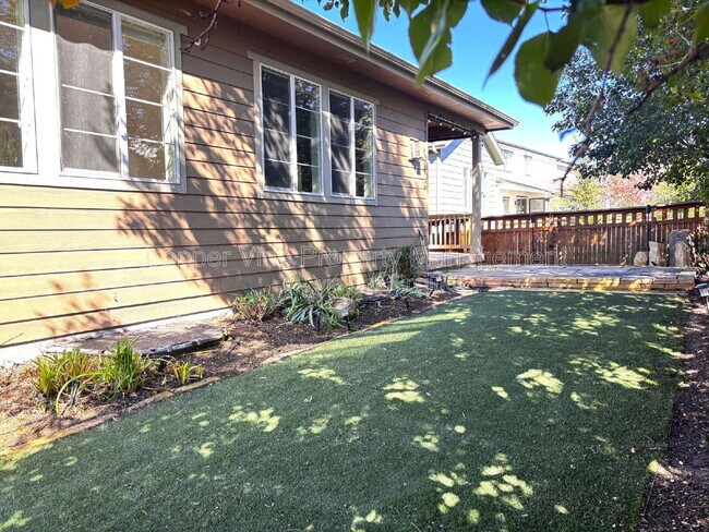 Building Photo - 900 Treece St