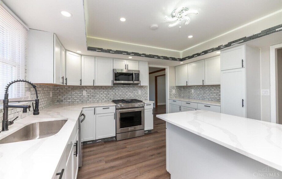 Building Photo - 8237 Eagle Ridge Dr