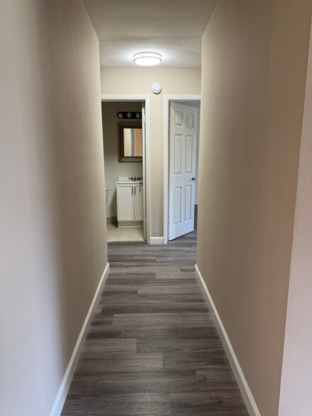 Building Photo - 2260 N Summit Ave