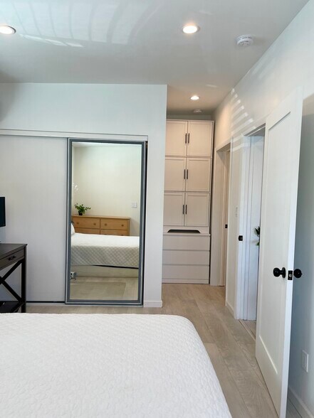 Building Photo - 19934 Saticoy St