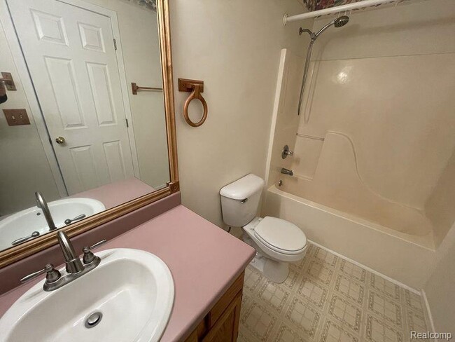 Building Photo - 1079 River Ridge Cir