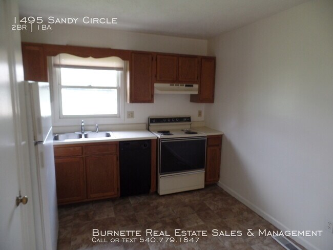 Building Photo - 1495 Sandy Cir