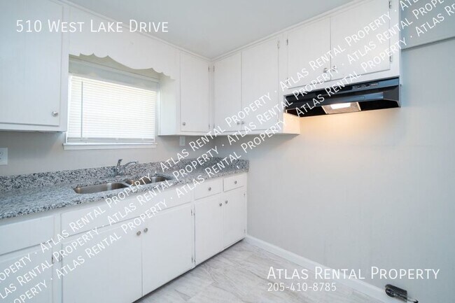 Building Photo - 510 W Lake Dr