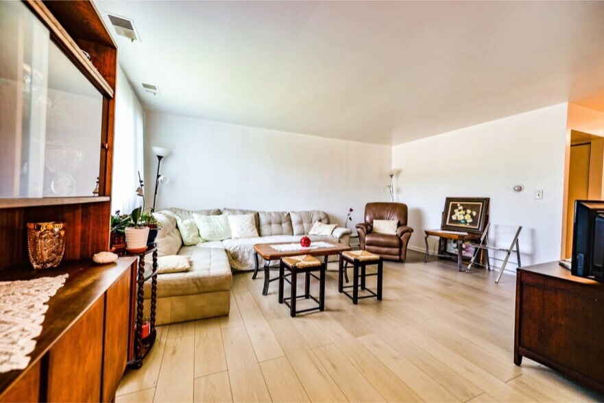 Building Photo - 2600 Brookwood Way Dr
