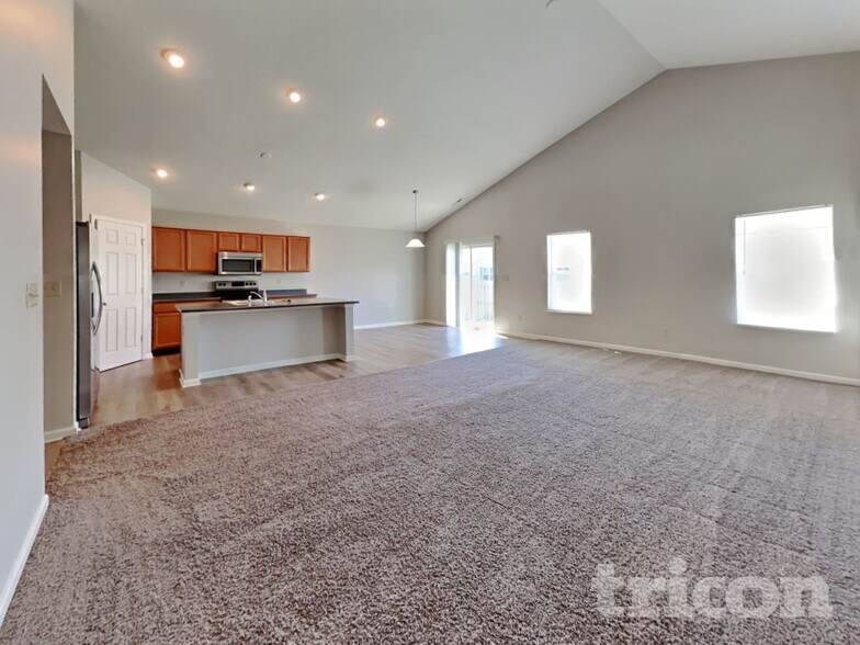 Building Photo - 817 Blue Ash Trail