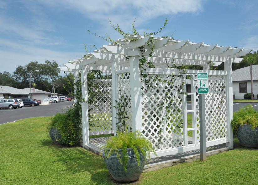 Picnic Area - The Ashborough Luxury Garden Apartments