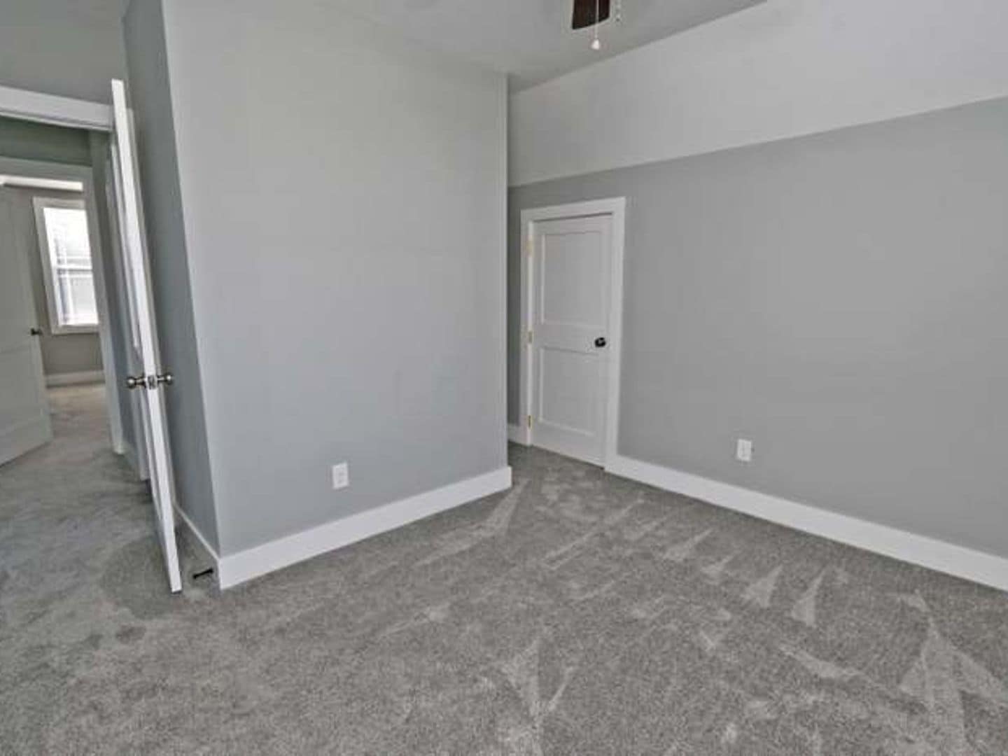 Building Photo - 1576 Greenway Ave