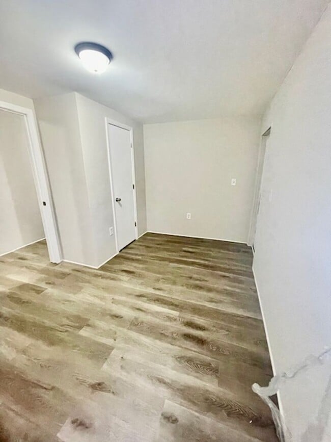 Building Photo - Adorable  3 bedroom 2 bath Mobile Home located it Dallas