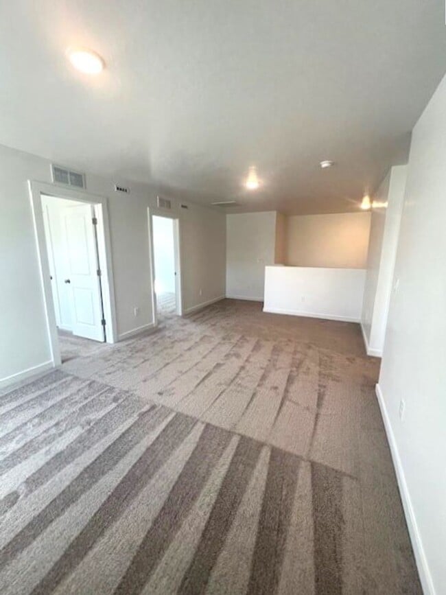 Building Photo - Newer 4 bed 2.5 bath home in Caldwell, just off Middleton Rd and Ward Rd.