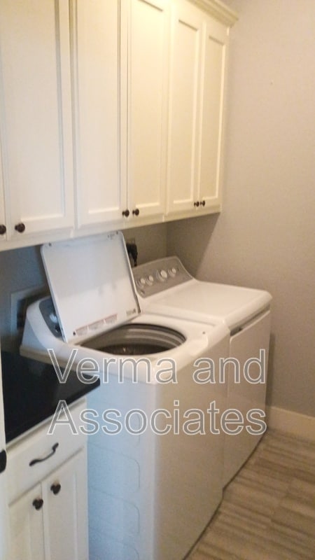 Building Photo - 1610 Sweetbriar Way