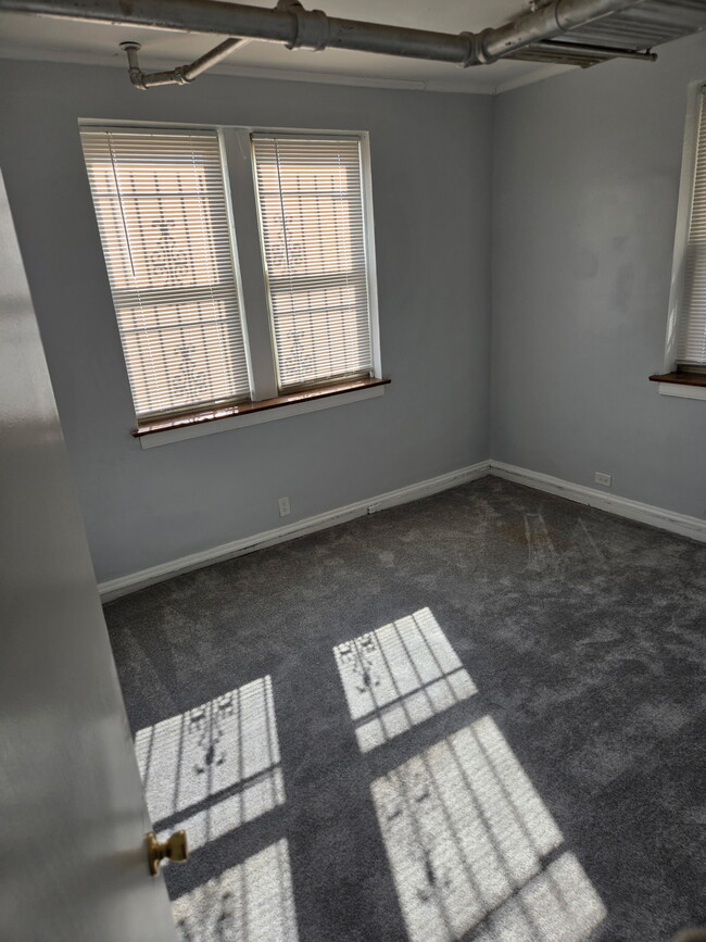 Building Photo - 8054 s Hermitage