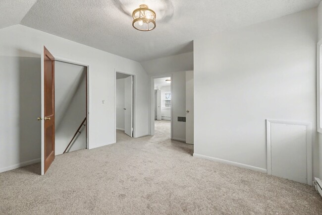 Building Photo - 2327 Chestnut St