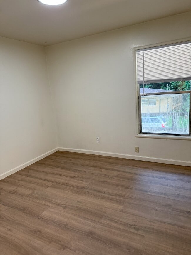 Building Photo - 1454 Beverly Dr