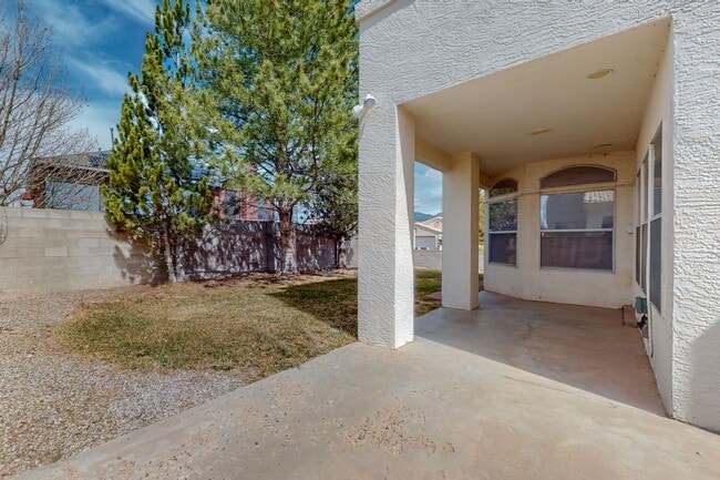 Building Photo - 2 story 4 bedroom