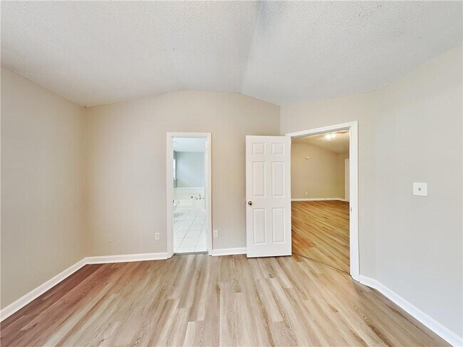 Building Photo - 276 Village Dr