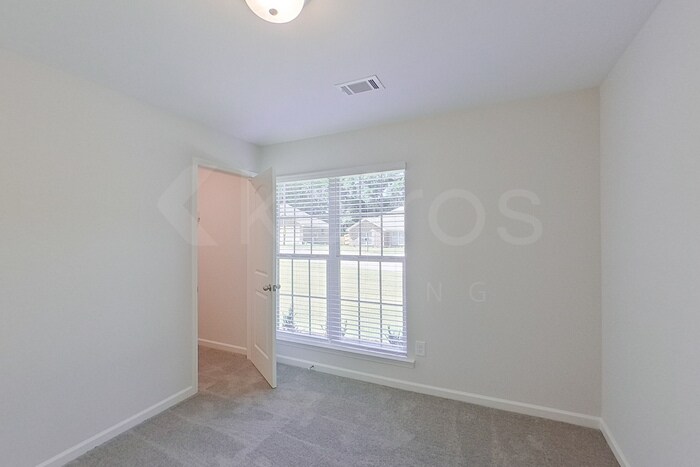 Building Photo - 114 Live Oak Dr