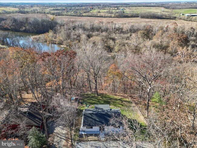 Building Photo - 440 Redbud Ln