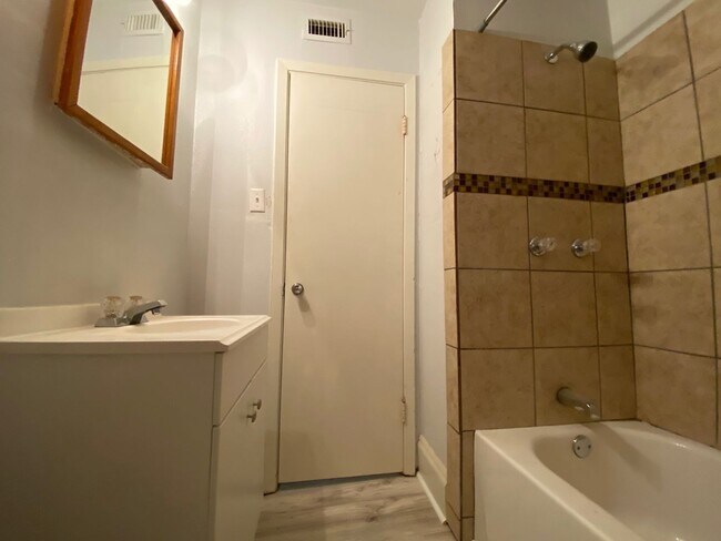 Building Photo - I AM GORGEOUS INSIDE AND FULLY REMODELED!!!