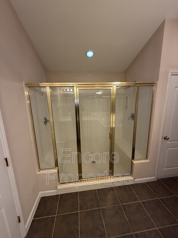 Building Photo - 6824 Middleboro Dr