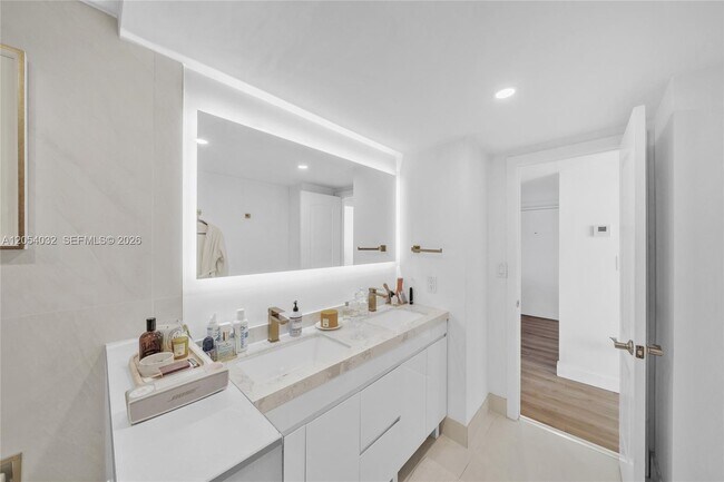 Building Photo - 11111 Biscayne Blvd