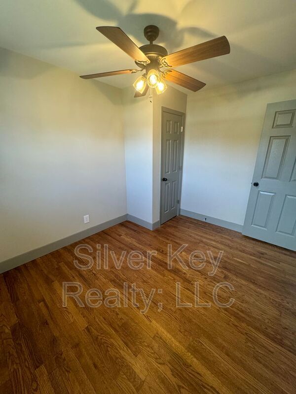 Building Photo - 406 Dodson Ave