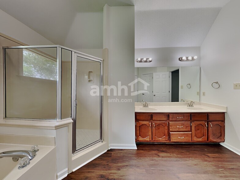 Building Photo - 3019 Long Bridge Cv