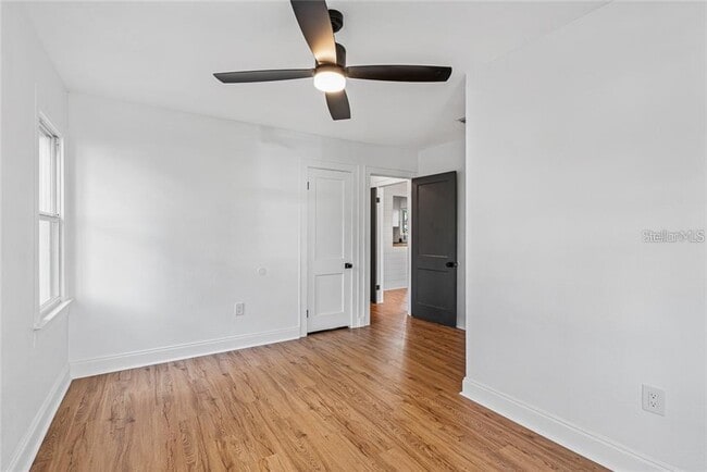 Building Photo - 1144 W La Salle St