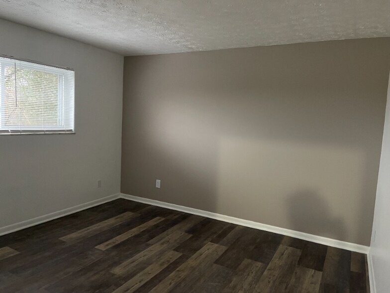 Building Photo - 2483 Montana Ave