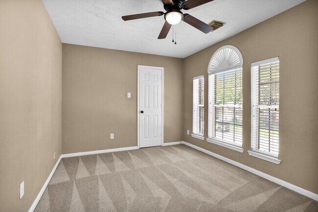 Building Photo - 20931 Deauville Dr