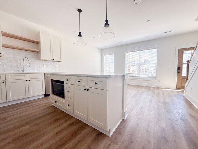 Building Photo - Tristan Style 3-Bedroom w/ Flex Room + Summer Special