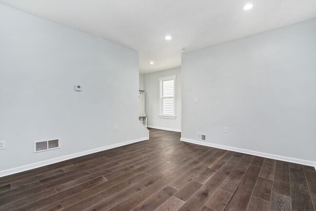 Building Photo - Beautiful Fully Renovated 3 Bedroom Home In Swissvale.  Available Immediately.