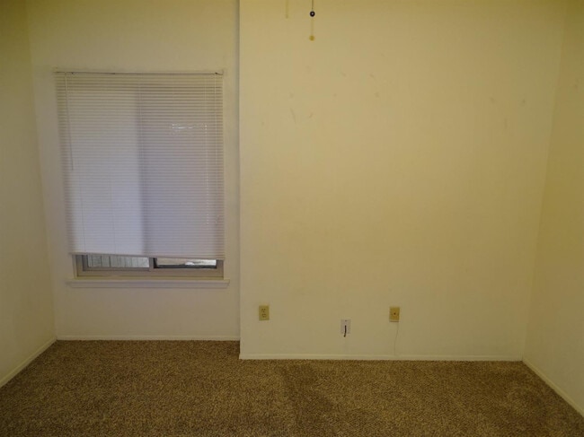 Building Photo - 212 N Troy Ave